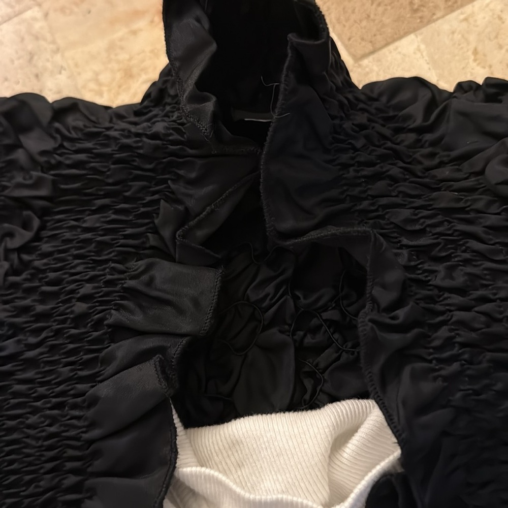 Chic Black Ruffled Jacket - Picture 4 of 4